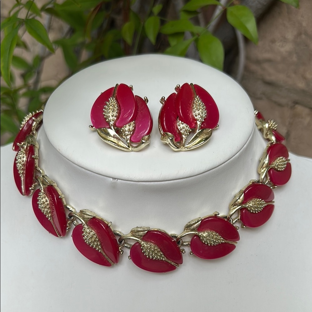 COPY - Lisner Thermoset Gold Pink Floral Jewelry Set
